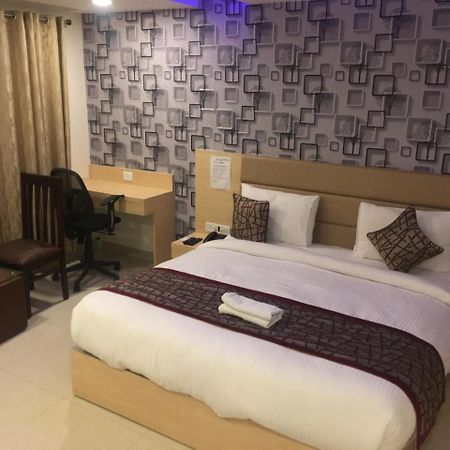 Hotel Airport D'Capitol Nuova Delhi Esterno foto