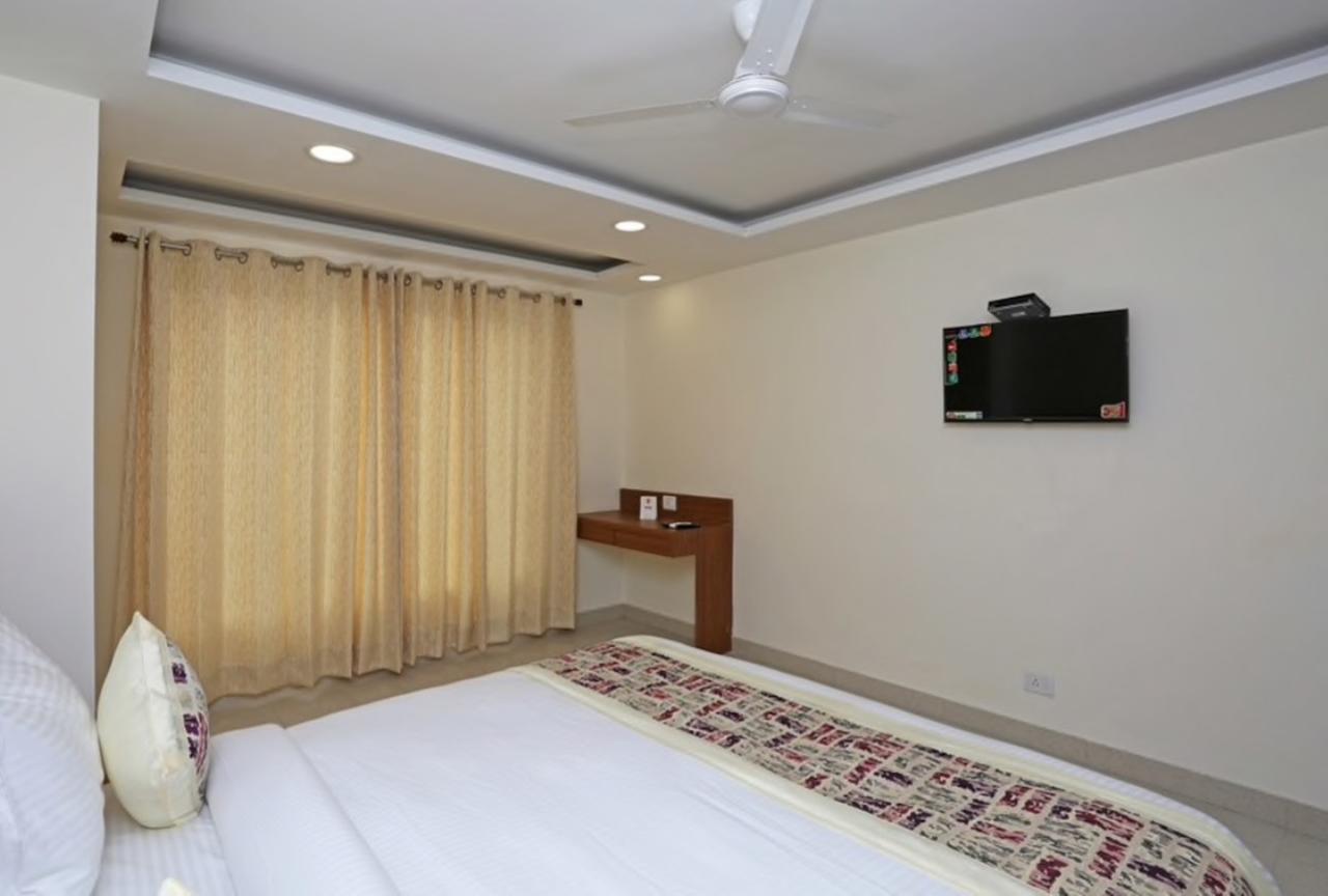 Hotel Airport D'Capitol Nuova Delhi Esterno foto